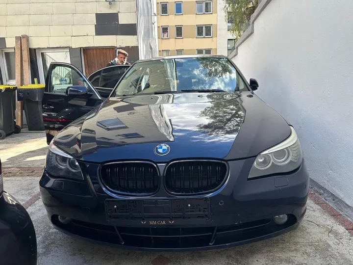 BMW 523