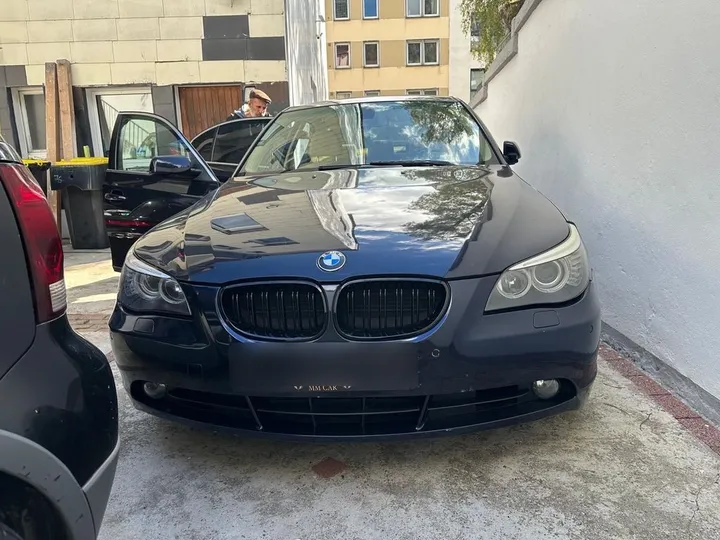 BMW 523