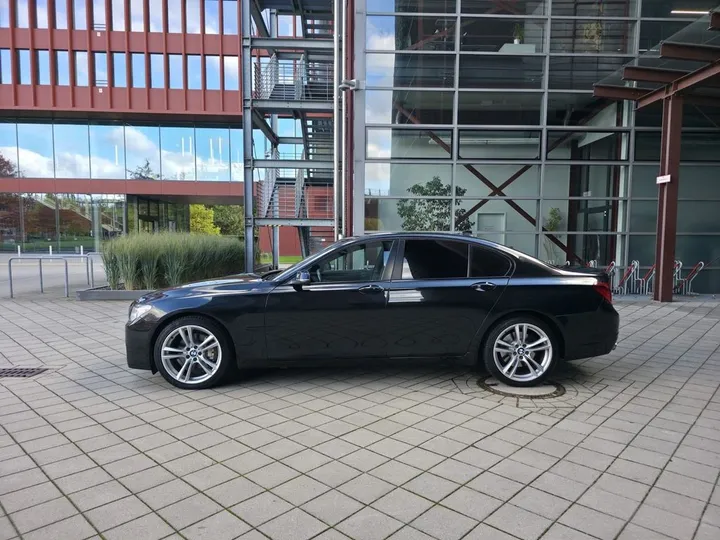 BMW 730