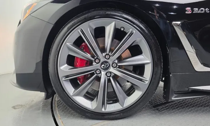 Infiniti Q60