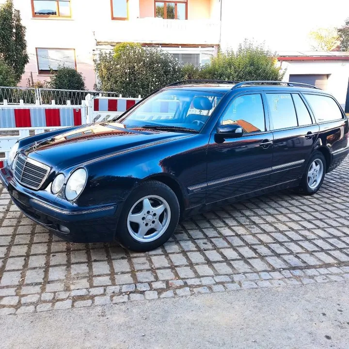 Mercedes-Benz E 240