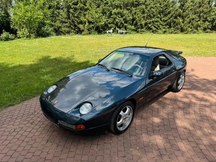 Porsche 928
