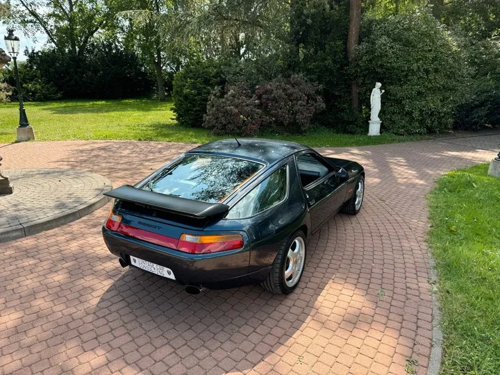 Porsche 928