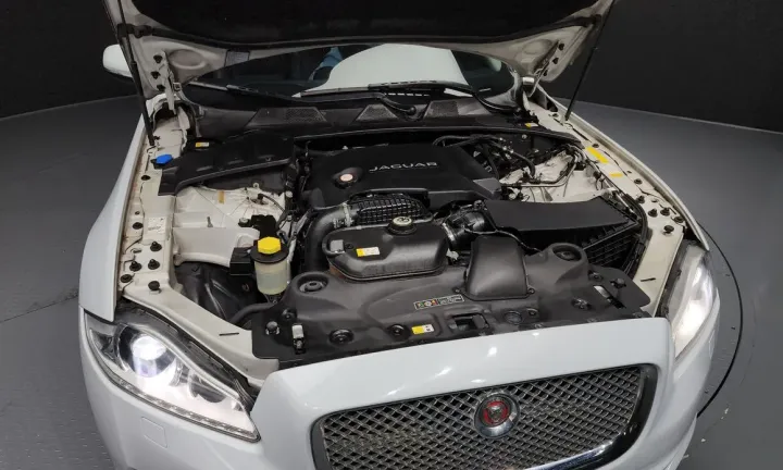 Jaguar XJ