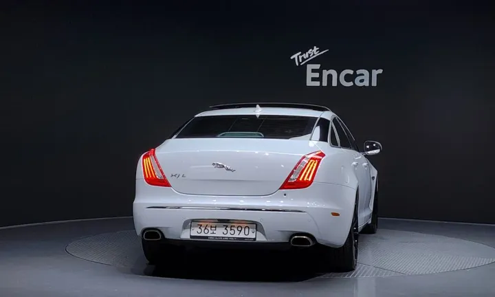 Jaguar XJ