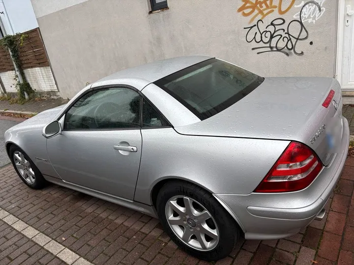 Mercedes-Benz SLK 230
