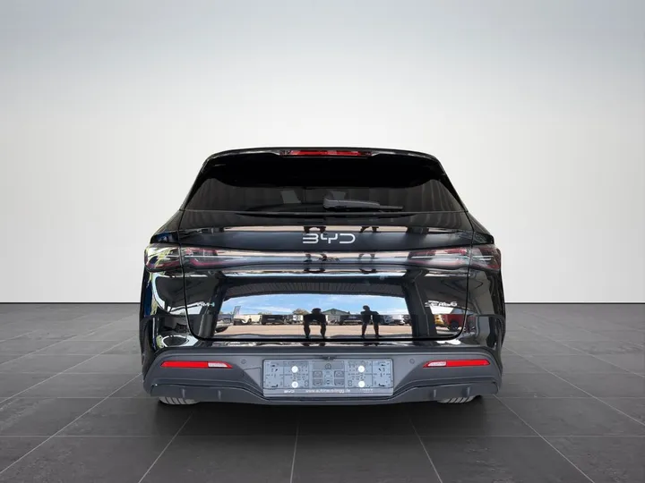 BYD SEAL 6