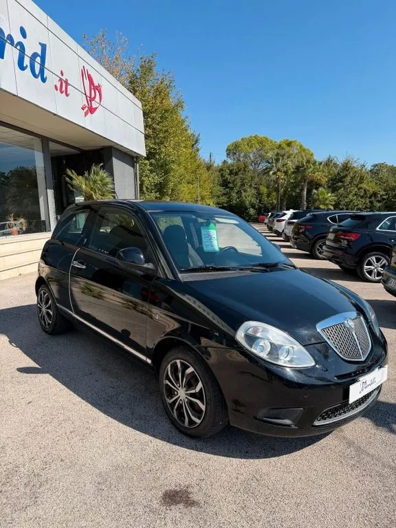 Lancia Ypsilon