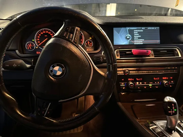 BMW 730