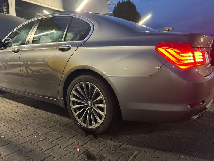 BMW 730