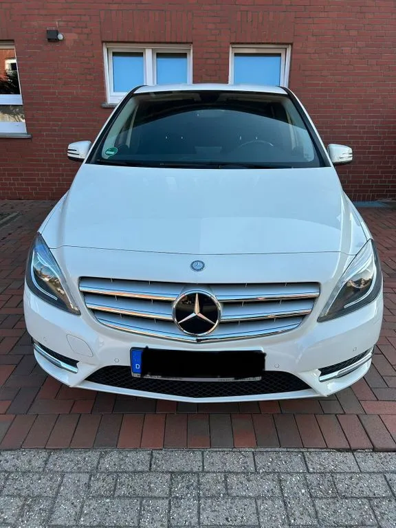 Mercedes-Benz B 180