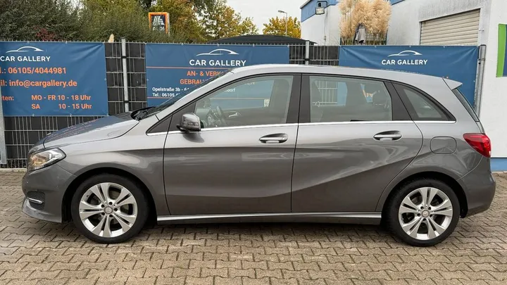 Mercedes-Benz B 180