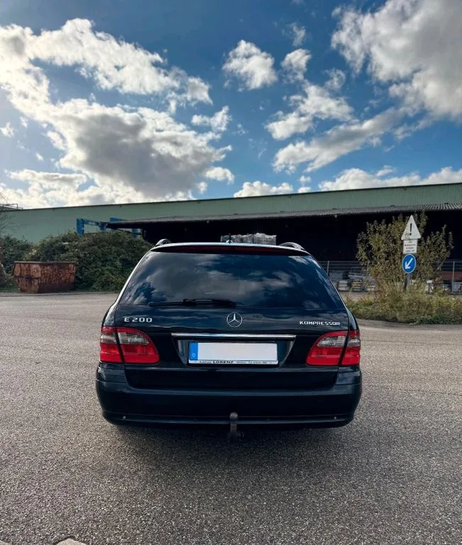 Mercedes-Benz E 200