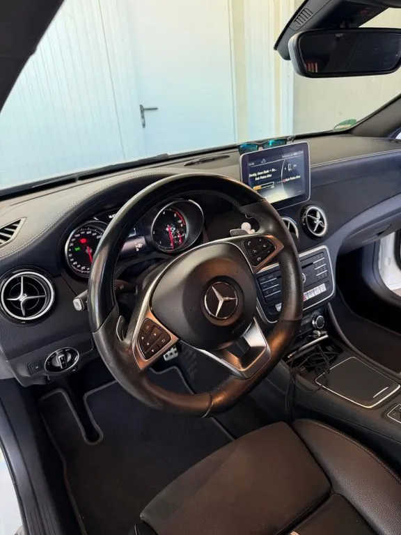 Mercedes-Benz A 220