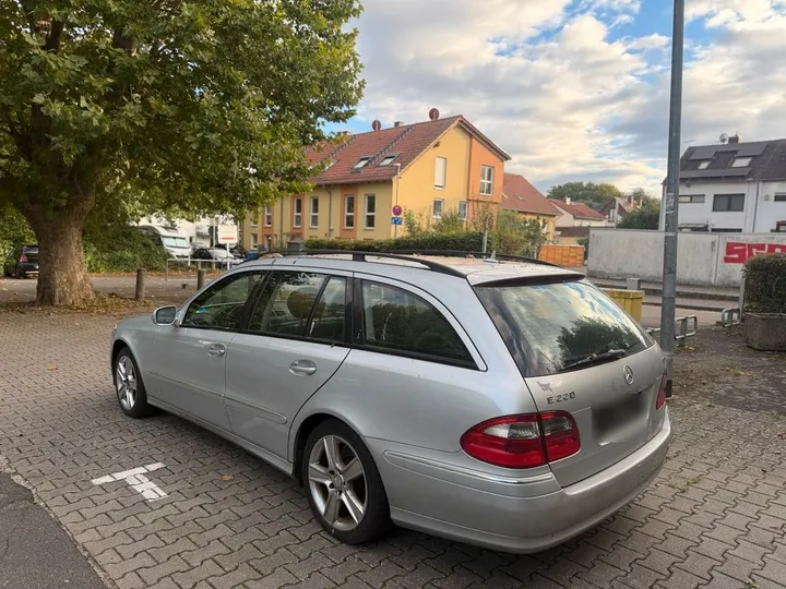 Mercedes-Benz E 220