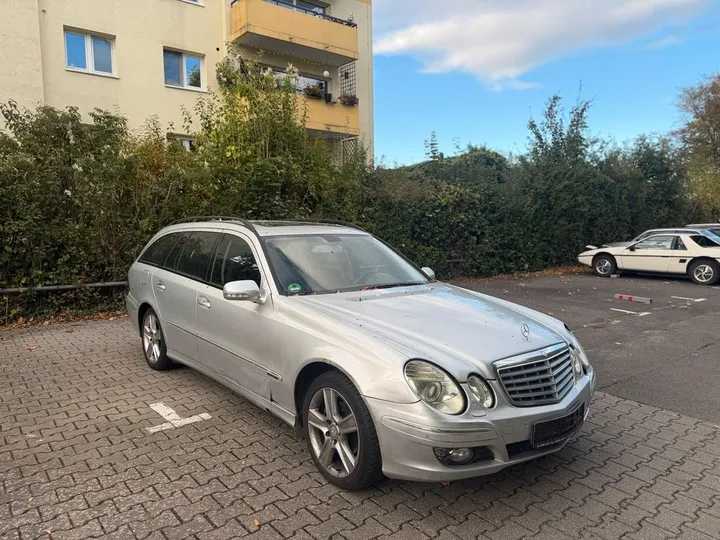 Mercedes-Benz E 220