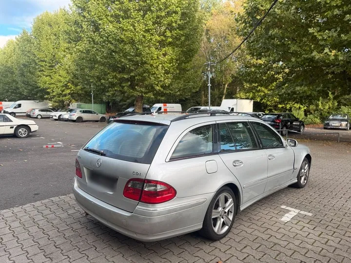 Mercedes-Benz E 220