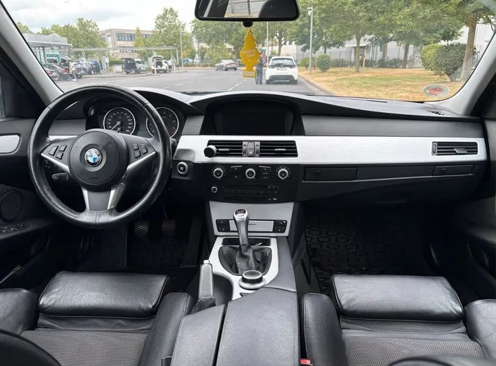 BMW 525