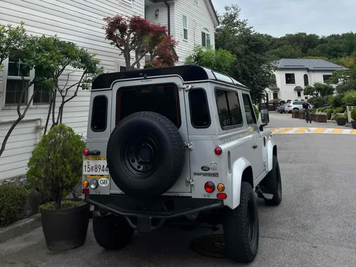 Land Rover Defender
