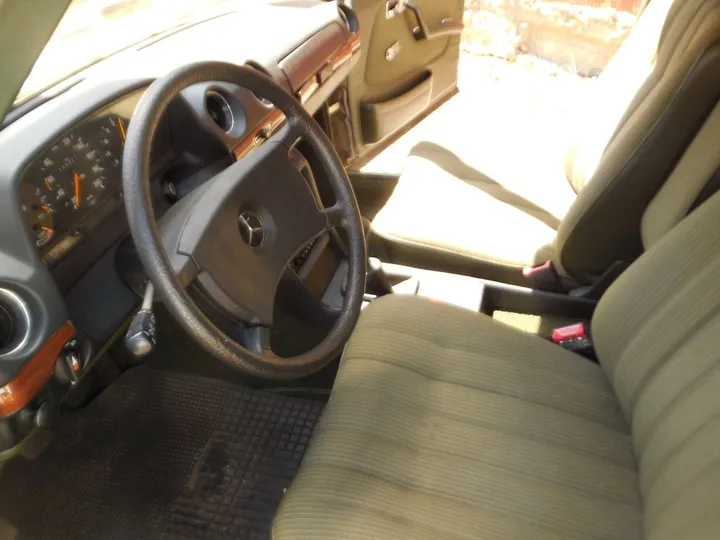 Mercedes-Benz 200