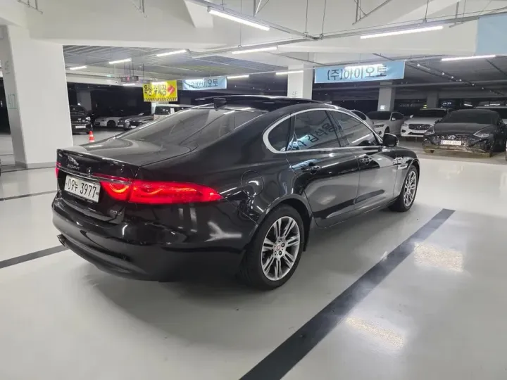 Jaguar XF