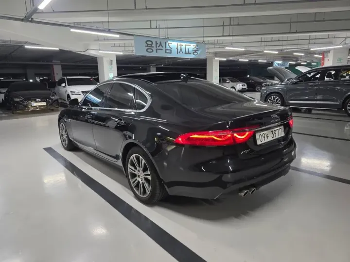 Jaguar XF