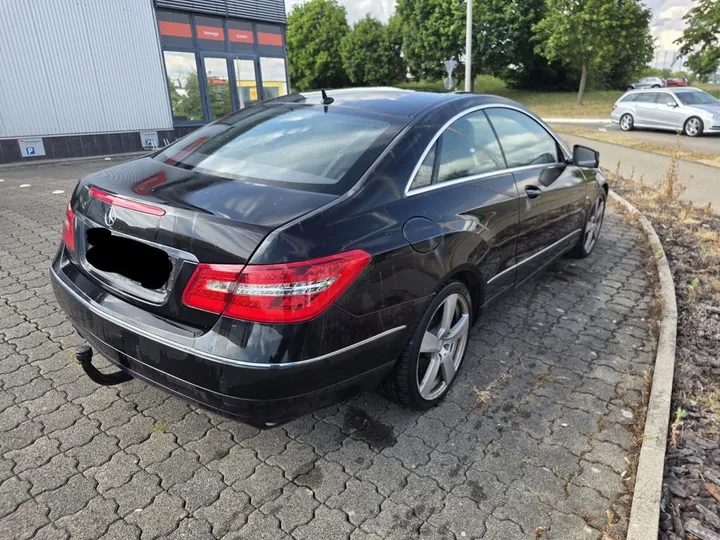 Mercedes-Benz E 220