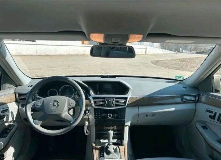 Mercedes-Benz E 200