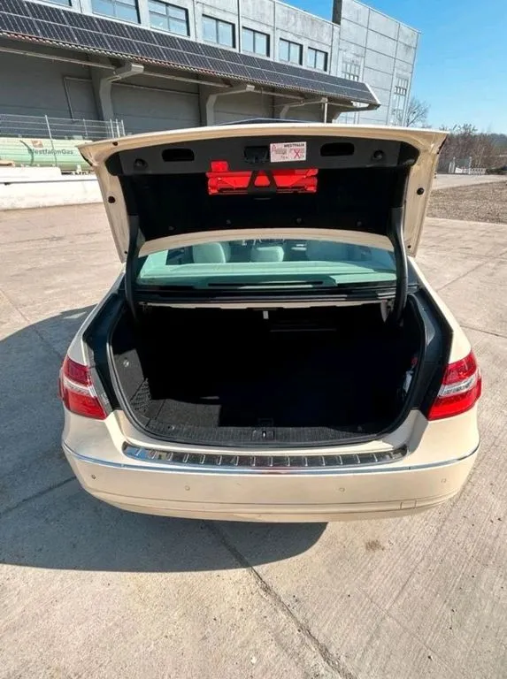 Mercedes-Benz E 200