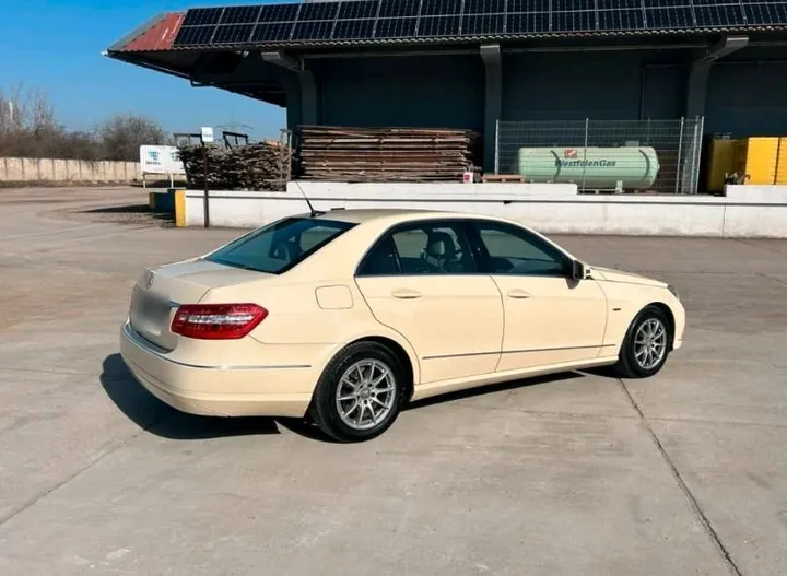 Mercedes-Benz E 200