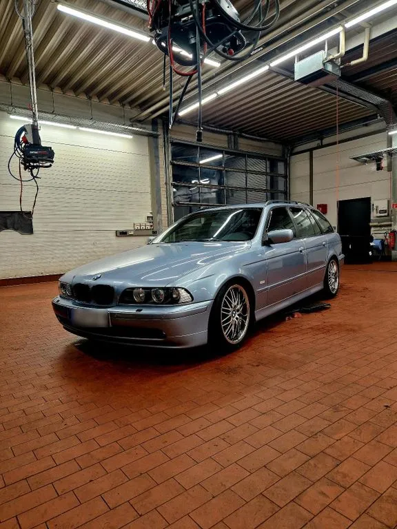 BMW 525