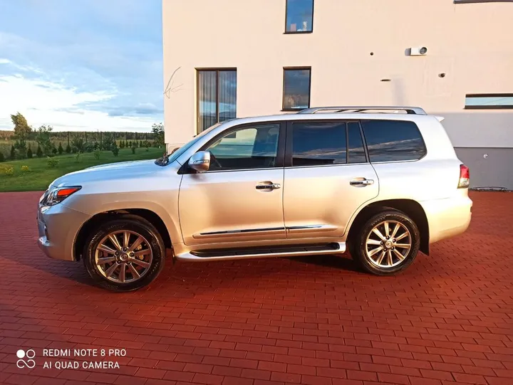 Lexus LX 570