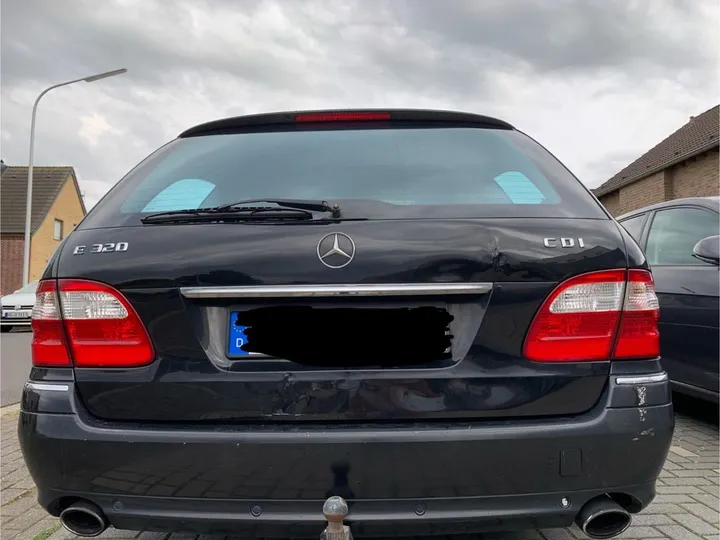 Mercedes-Benz E 320