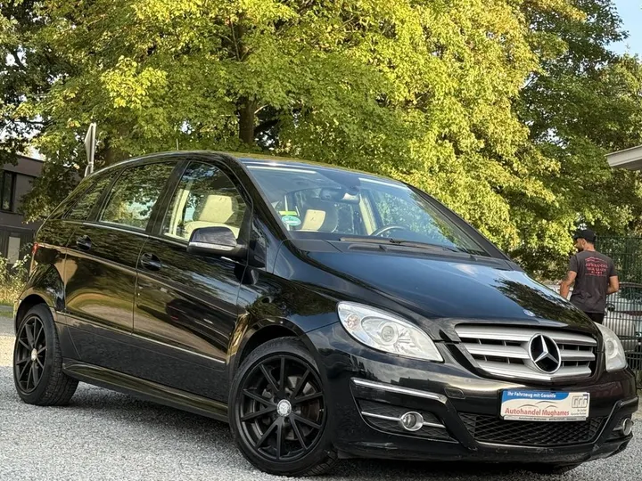 Mercedes-Benz B 180