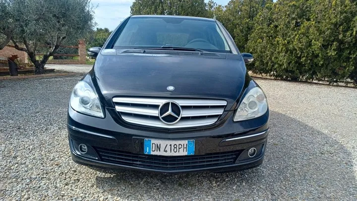 Mercedes-Benz B 200