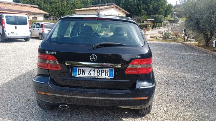 Mercedes-Benz B 200