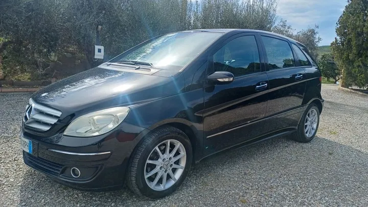 Mercedes-Benz B 200