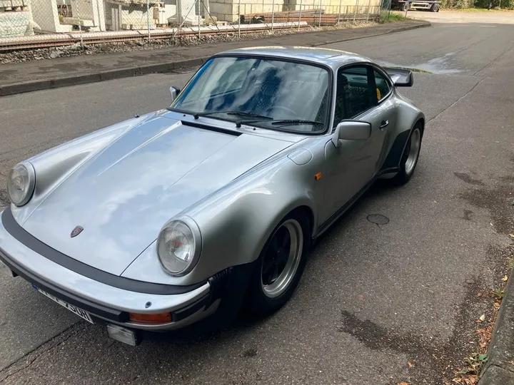 Porsche 930