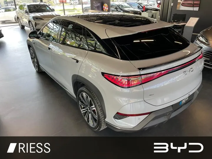 BYD SEALION 7