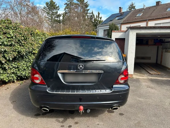 Mercedes-Benz E 320