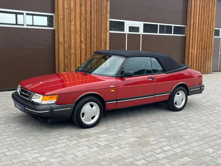 Saab 900