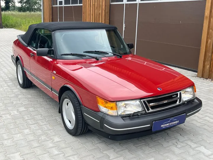Saab 900