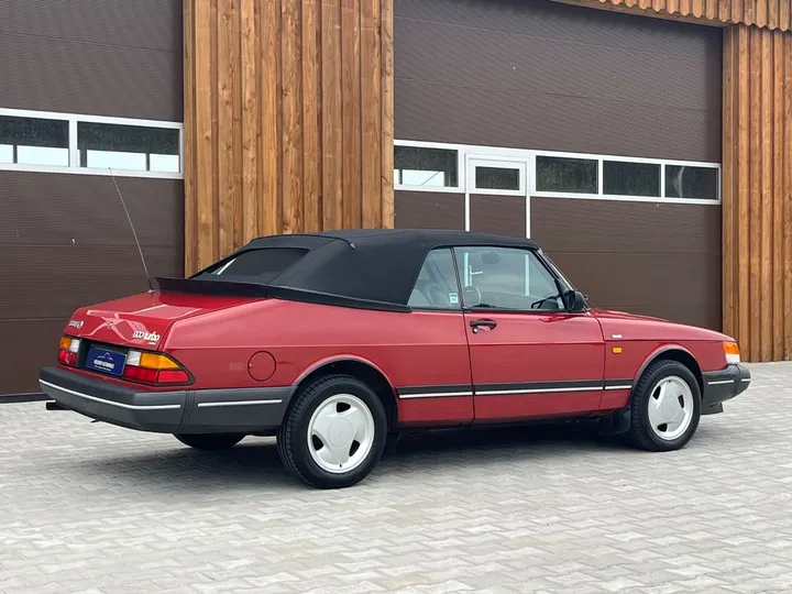 Saab 900