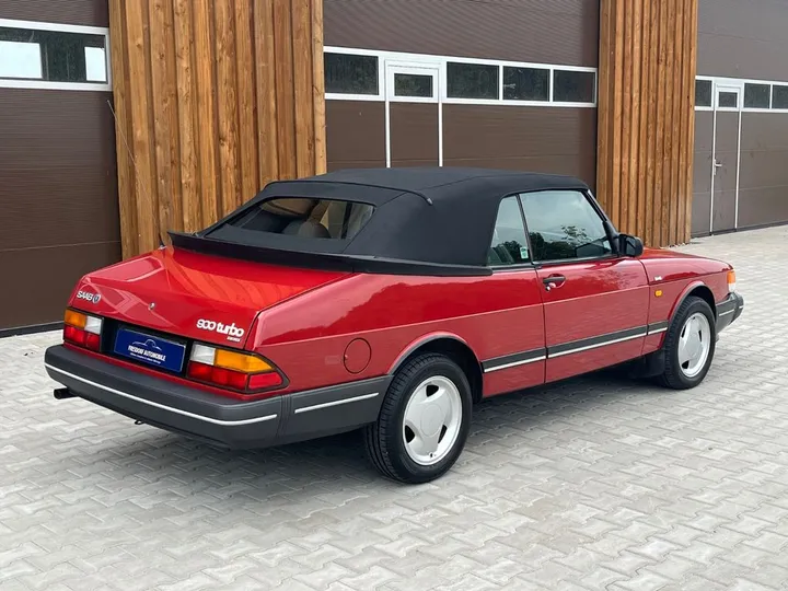Saab 900