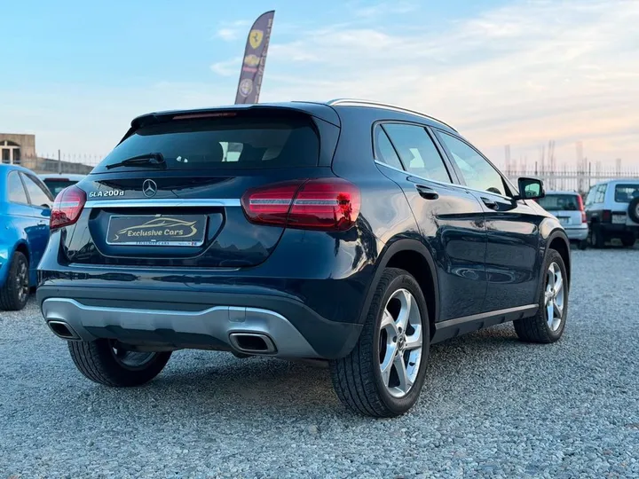 Mercedes-Benz GLA 200