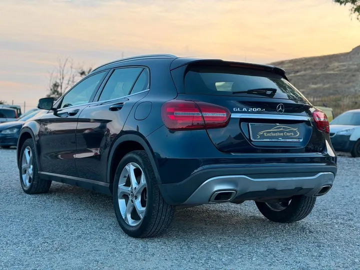 Mercedes-Benz GLA 200