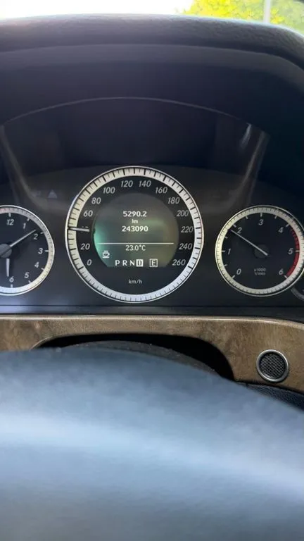Mercedes-Benz E 220