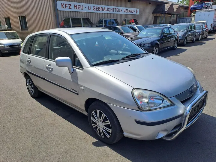 Suzuki Liana