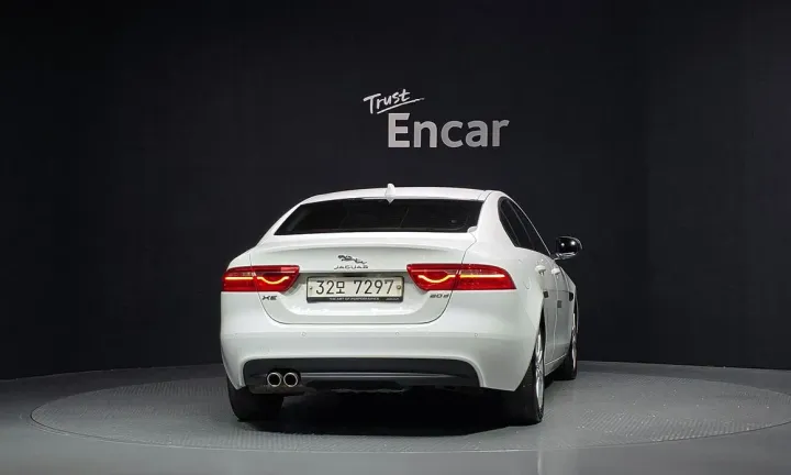 Jaguar XE