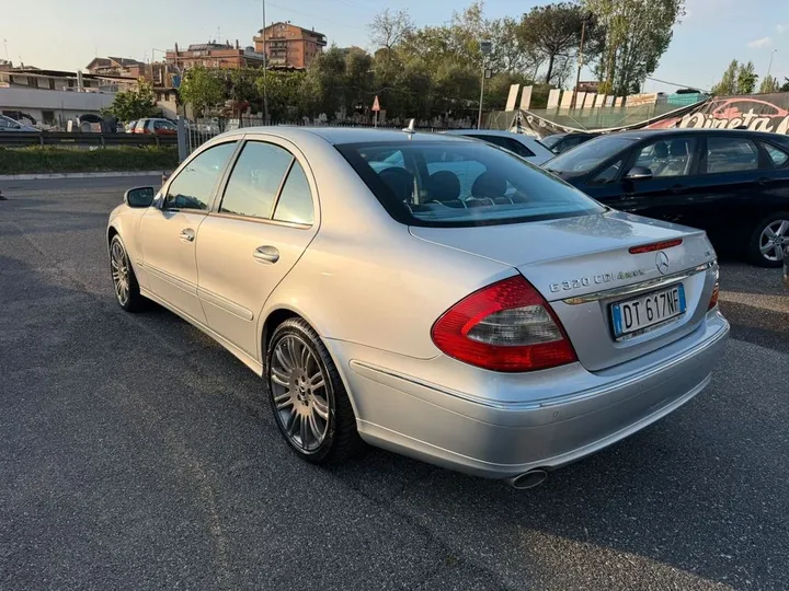 Mercedes-Benz E 320